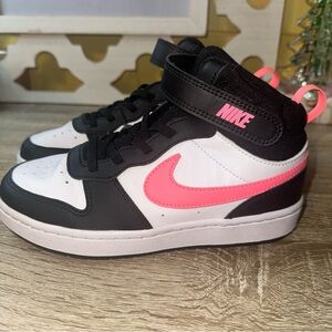 Grade School Nike Court Borough Mid 2 Black/Sunset Pulse-White size 2